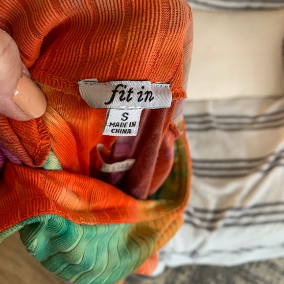 The best tie dye yoga pants ever. Vivid tiedye made out of polyester Spandex - Picture 3 of 4